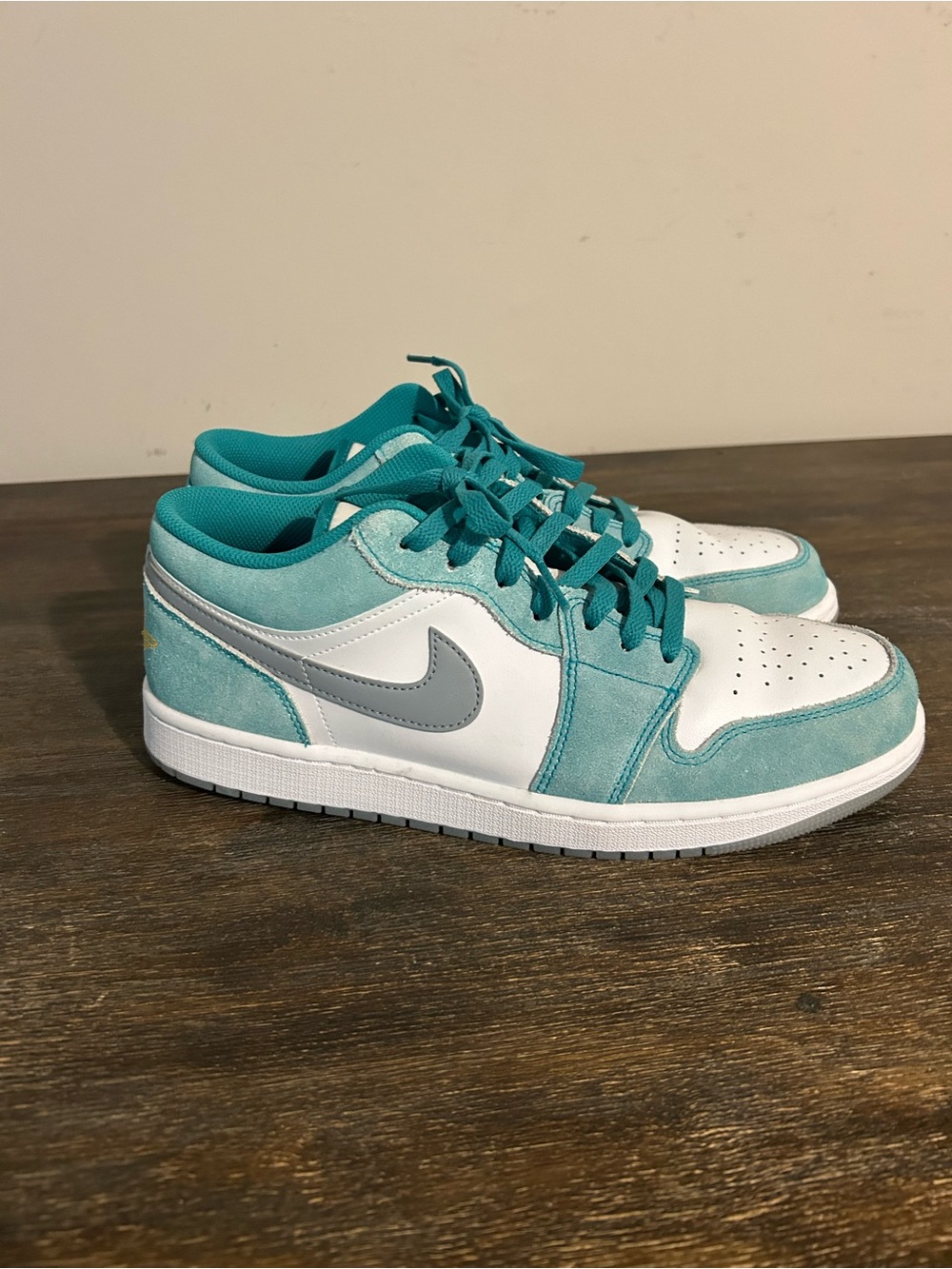 Jordan Men's Teal, White and Gray Low-Top Sneakers